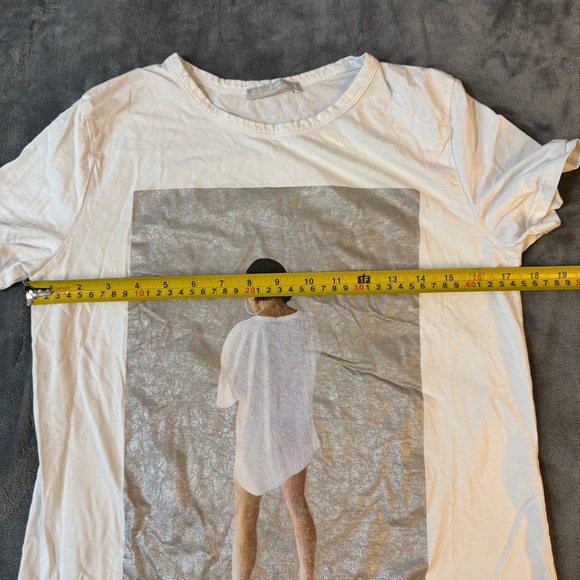 Zara W/B Collection White Tee with Artistic Graphic

#1249 - Picture 2 of 5